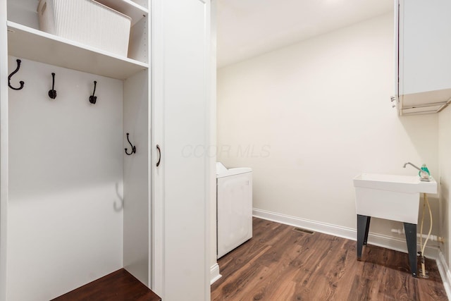 5866 Morganwood Sq, Hilliard, OH 43026 - mudroom with wood finished floors and washer / clothes dryer