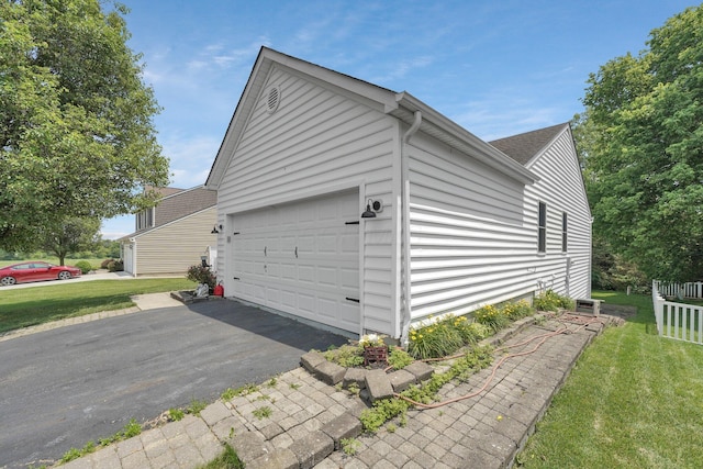 5405 Boucher Dr, Orient, OH 43146 - garage with driveway