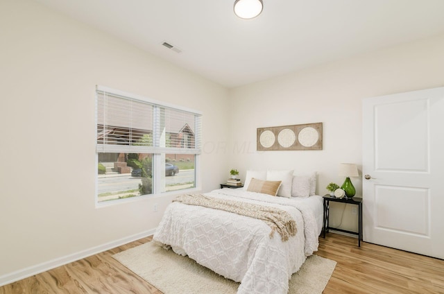 605 Frebis Ave, Columbus, OH 43206 - bedroom featuring light wood finished floors and baseboards