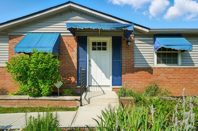 1574 River Bend Rd, Columbus, OH 43223 - entrance to property with brick siding