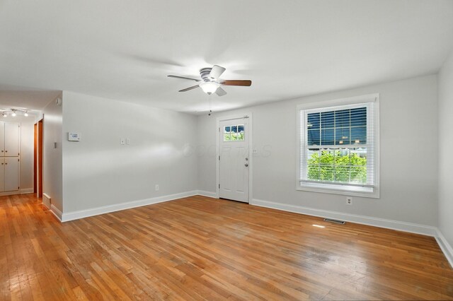 1574 River Bend Rd, Columbus, OH 43223 - entryway with light wood-style floors and a ceiling fan