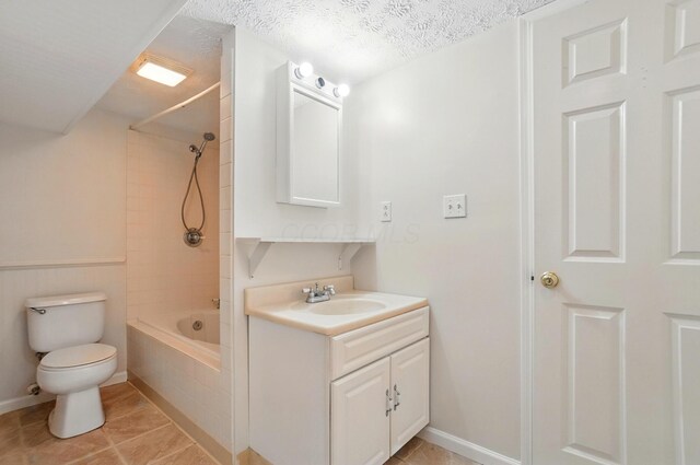 1574 River Bend Rd, Columbus, OH 43223 - full bath featuring vanity, shower / tub combination, and tile patterned floors