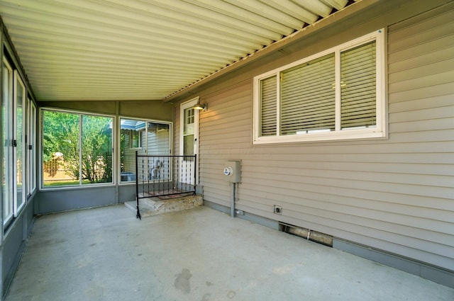 1574 River Bend Rd, Columbus, OH 43223 - view of unfurnished sunroom