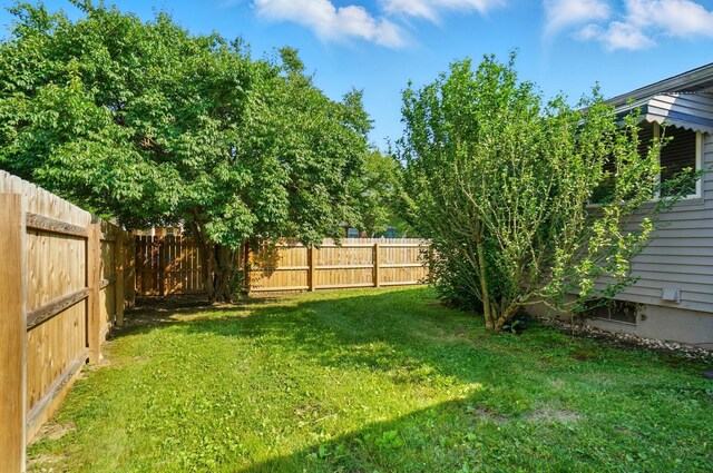 1574 River Bend Rd, Columbus, OH 43223 - view of fenced backyard