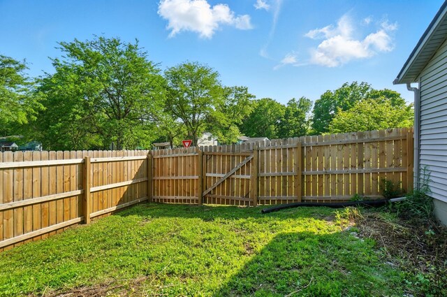 1574 River Bend Rd, Columbus, OH 43223 - view of fenced backyard