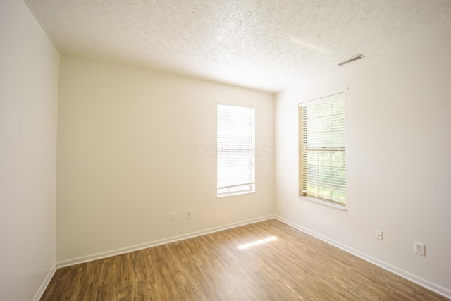 147 Shadymere Ln, Columbus, OH 43213 - unfurnished room featuring wood finished floors and a textured ceiling
