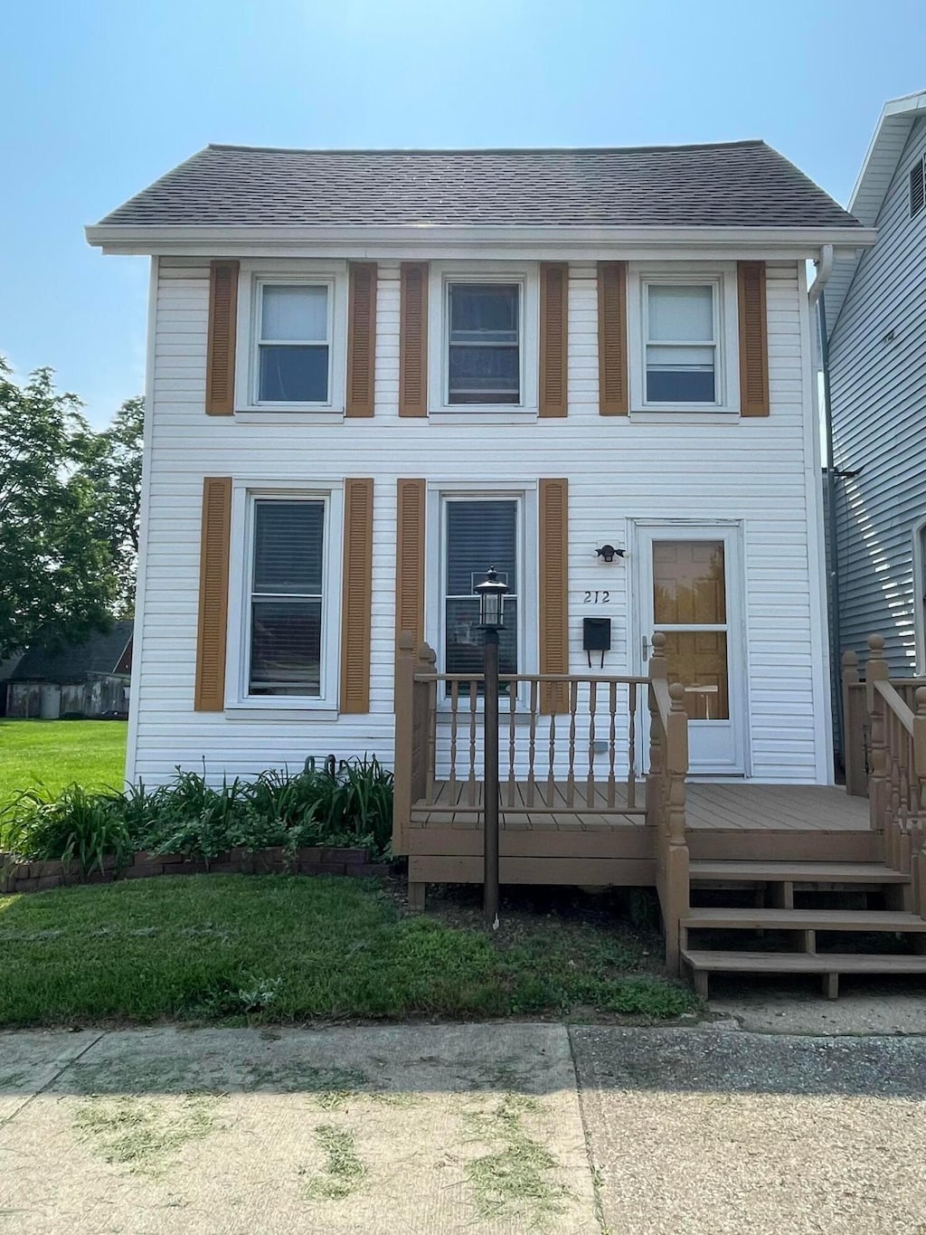 212 S Pickaway St, Circleville, OH 43113 - view of front of house featuring a deck and roof with shingles