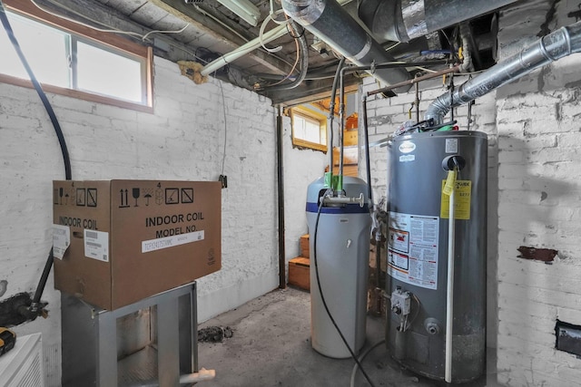 212 S Pickaway St, Circleville, OH 43113 - utility room featuring gas water heater