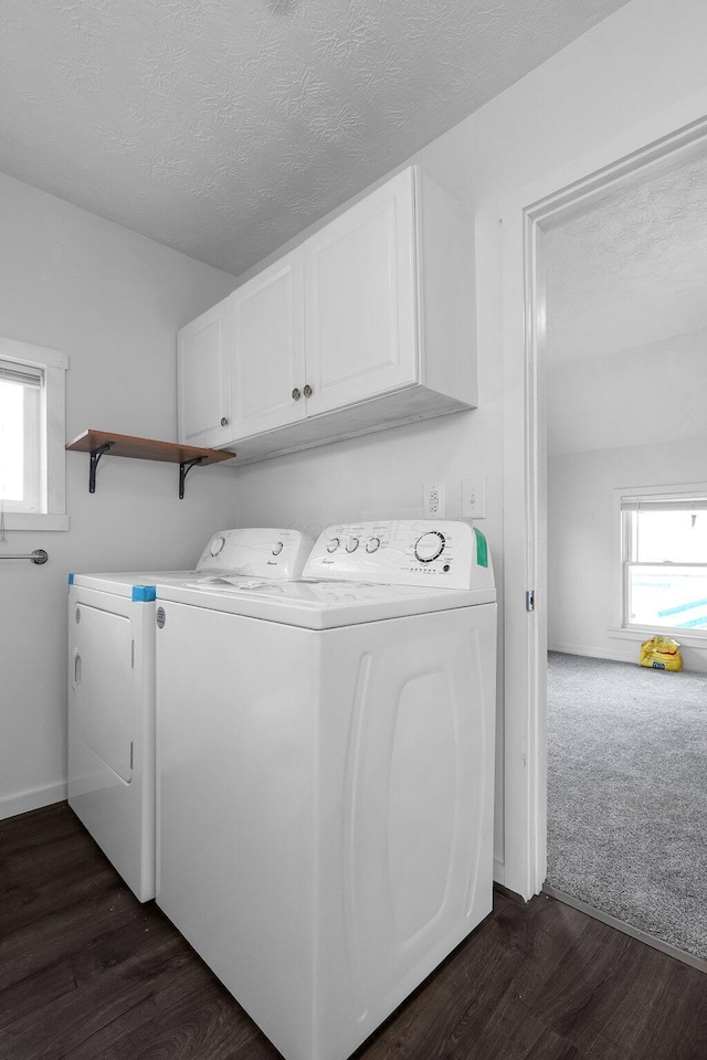 212 S Pickaway St, Circleville, OH 43113 - washroom featuring washer and dryer, cabinet space, dark wood-type flooring, and a textured ceiling