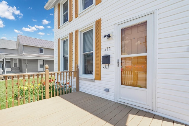 212 S Pickaway St, Circleville, OH 43113 - view of wooden terrace