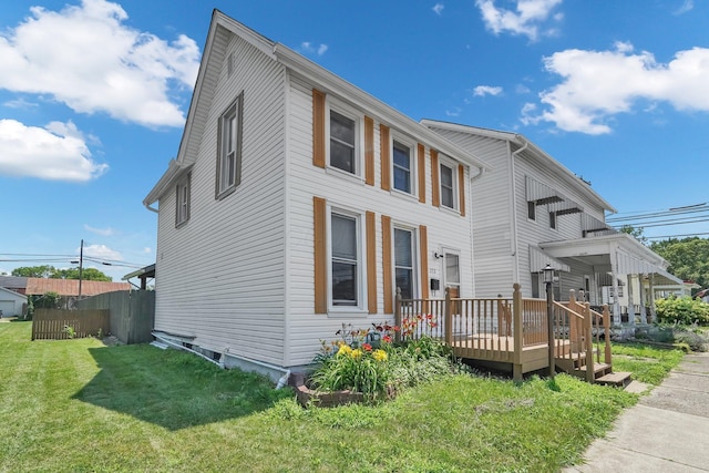 212 S Pickaway St, Circleville, OH 43113 - view of front facade featuring a wooden deck