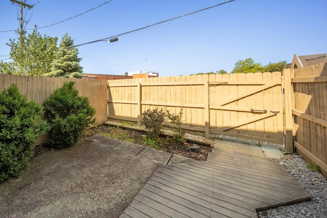 83 Tarryton Ct W, Columbus, OH 43228 - wooden terrace with a fenced backyard