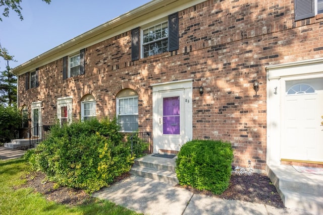83 Tarryton Ct W, Columbus, OH 43228 - view of front of property with brick siding