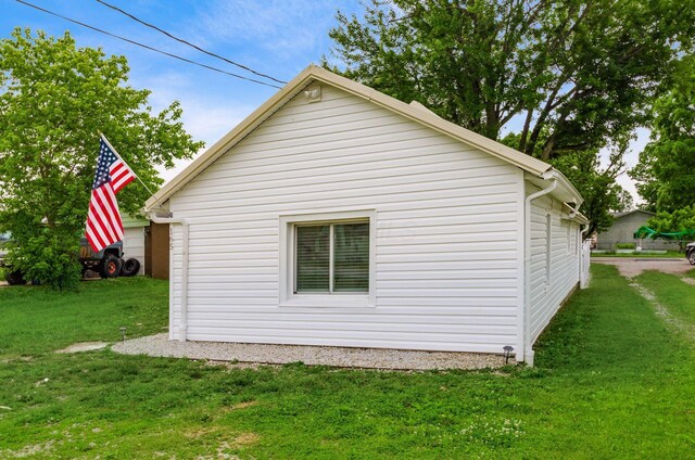 165 W Jersey St, Johnstown, OH 43031 - view of side of property featuring a yard