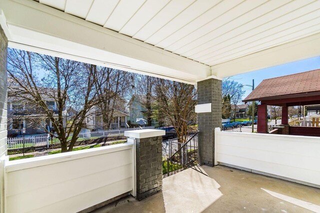 670-672 E Jenkins Ave, Columbus, OH 43207 - porch with a residential view