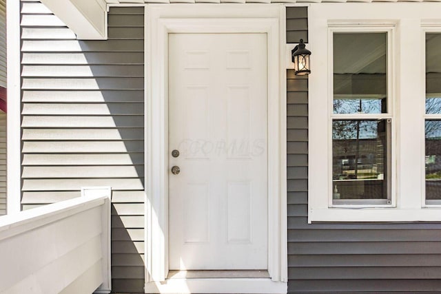 670-672 E Jenkins Ave, Columbus, OH 43207 - property entrance featuring covered porch