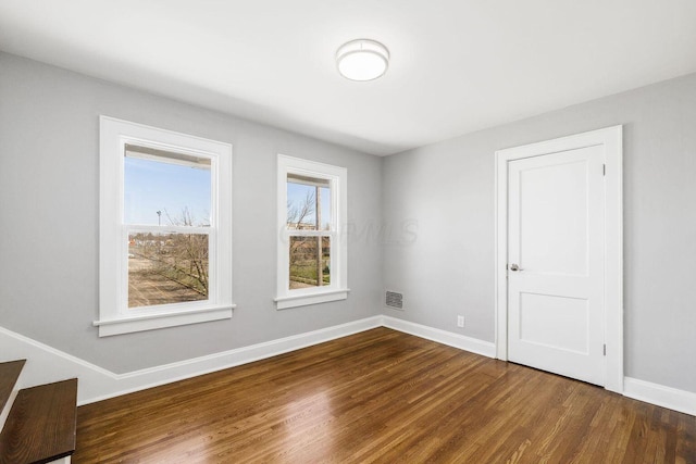 670-672 E Jenkins Ave, Columbus, OH 43207 - spare room with dark wood-style floors and baseboards