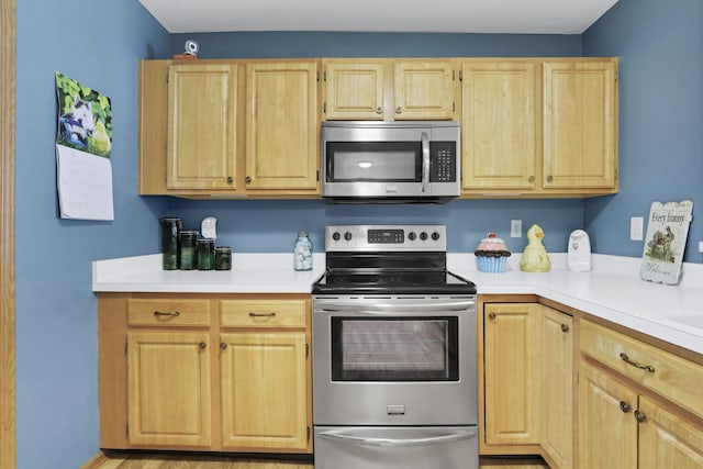 1104 Arbor Oaks Ln, Galloway, OH 43119 - kitchen with appliances with stainless steel finishes, light brown cabinets, and light countertops