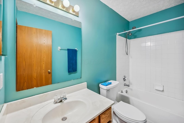 1344 Bluffton Ct, Columbus, OH 43228 - bathroom featuring vanity, bathing tub / shower combination, and a textured ceiling
