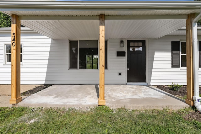 540 Mohawk Dr, Lancaster, OH 43130 - entrance to property featuring a patio area