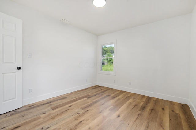 540 Mohawk Dr, Lancaster, OH 43130 - unfurnished room featuring baseboards and light wood-style flooring