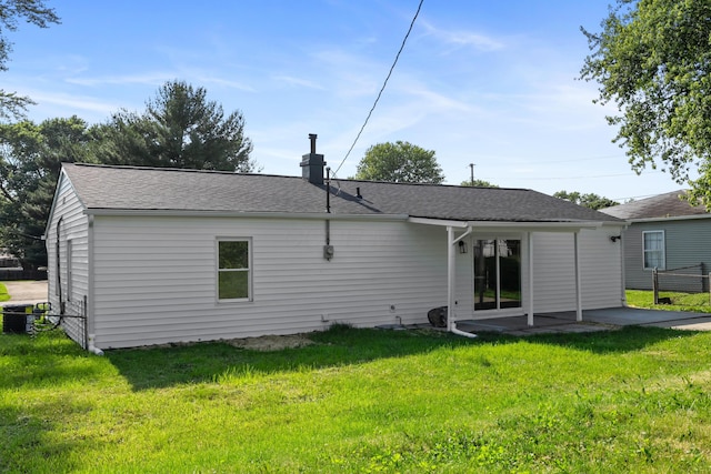 540 Mohawk Dr, Lancaster, OH 43130 - rear view of property featuring a chimney and a shingled roof