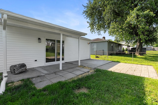540 Mohawk Dr, Lancaster, OH 43130 - view of yard with a patio area