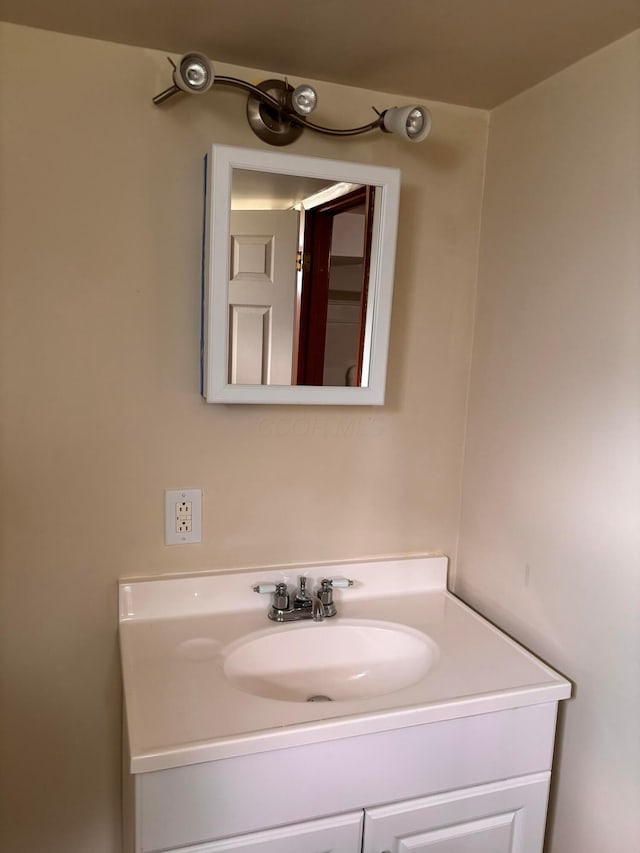 1155 E 26th Ave, Columbus, OH 43211 - bathroom featuring vanity
