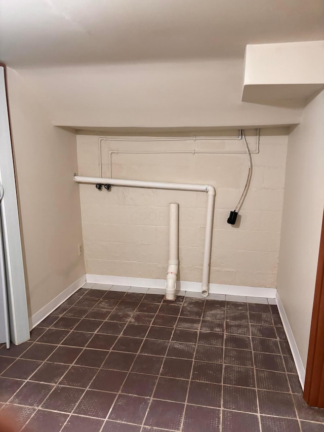 1155 E 26th Ave, Columbus, OH 43211 - laundry room featuring dark tile patterned floors and baseboards