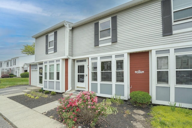 840 Pine Way Dr Unit D2, Columbus, OH 43085 - view of front facade with a garage