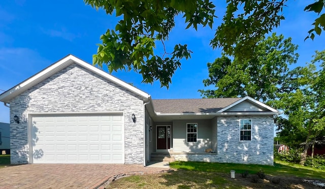 5560 Cedar Dr, Grove City, OH 43123 - photo 1