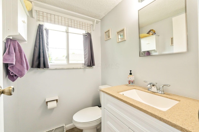 8621 Renford Ct, Powell, OH 43065 - half bath featuring vanity and a textured ceiling
