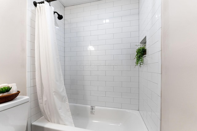 3920 Astor Ave, Columbus, OH 43227 - full bath featuring shower / bathtub combination with curtain and toilet