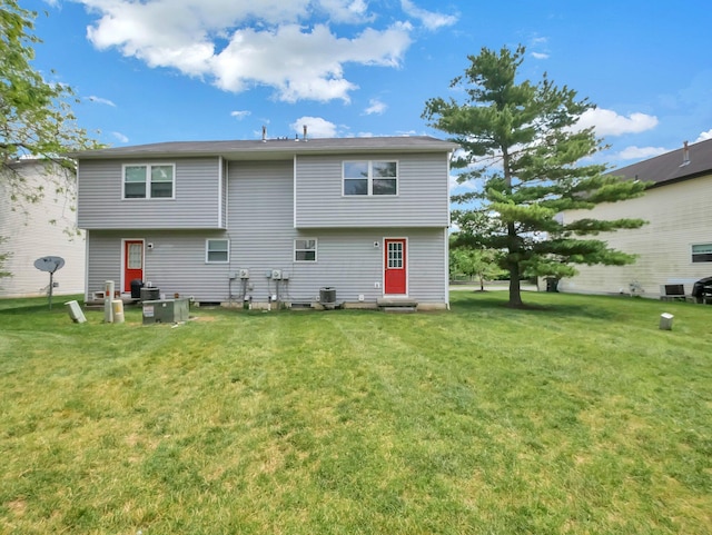 4809 King Albert Dr Unit 1A, Hilliard, OH 43026 - rear view of property featuring entry steps and a lawn