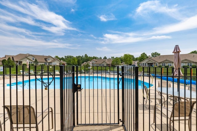 8209 Farm Crossing Cir, Powell, OH 43065 - community pool with a residential view and a patio area