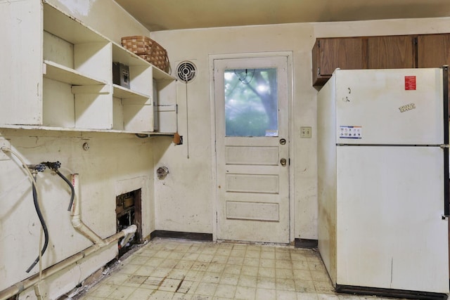 934-936 Kramer Ave, Columbus, OH 43212 - washroom with light floors and a fireplace