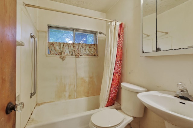 934-936 Kramer Ave, Columbus, OH 43212 - bathroom with a sink and shower / bath combination with curtain