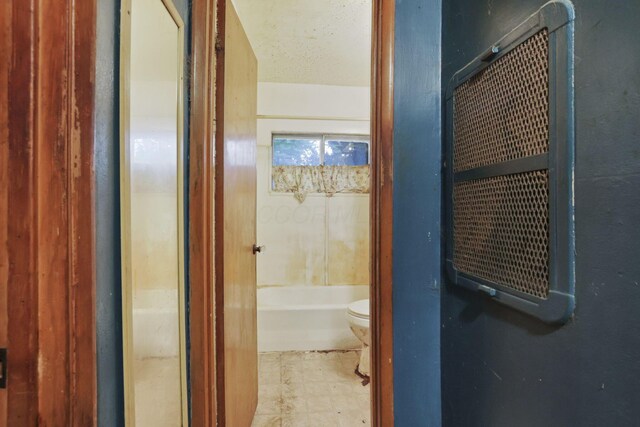 934-936 Kramer Ave, Columbus, OH 43212 - full bath featuring toilet and a bath