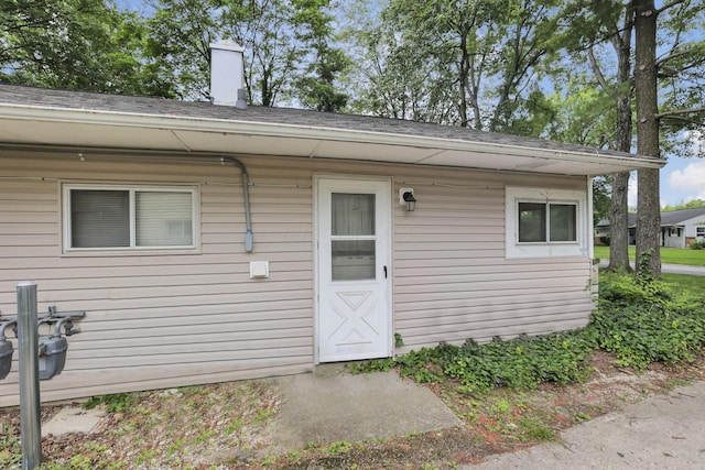 934-936 Kramer Ave, Columbus, OH 43212 - property entrance with a shingled roof