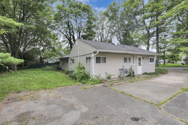 934-936 Kramer Ave, Columbus, OH 43212 - view of front of home featuring a chimney