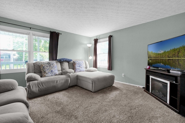 3101 Lewis Rd, Columbus, OH 43207 - carpeted living area featuring a textured ceiling and baseboards
