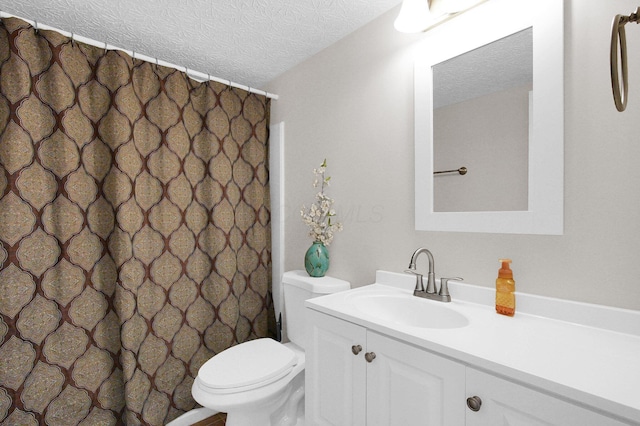 3101 Lewis Rd, Columbus, OH 43207 - full bath with a textured ceiling, vanity, and curtained shower