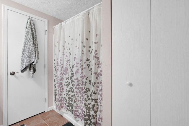 3101 Lewis Rd, Columbus, OH 43207 - full bath with tile patterned flooring, a textured ceiling, and curtained shower