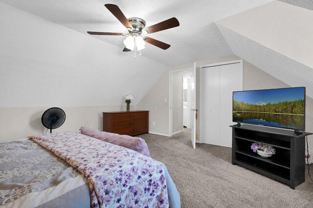 3101 Lewis Rd, Columbus, OH 43207 - carpeted bedroom with lofted ceiling, ceiling fan, a closet, and a textured ceiling