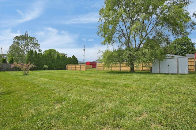 3101 Lewis Rd, Columbus, OH 43207 - view of yard featuring a storage unit