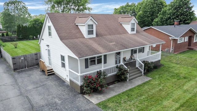 3101 Lewis Rd, Columbus, OH 43207 - view of front of home featuring covered porch, roof with shingles, a gate, and a fenced backyard