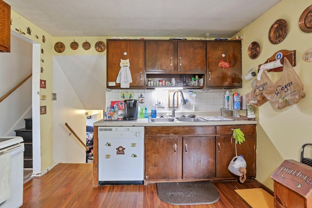 718 Bradwell Dr, Columbus, OH 43207 - kitchen featuring white appliances, dark wood-type flooring, backsplash, and light countertops