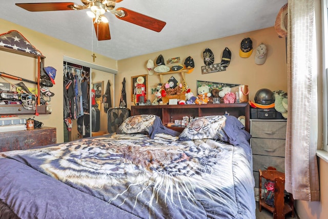 718 Bradwell Dr, Columbus, OH 43207 - bedroom featuring a closet and ceiling fan