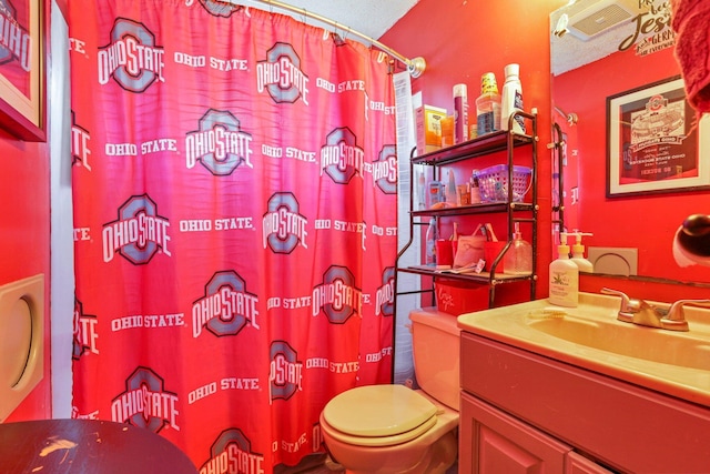 718 Bradwell Dr, Columbus, OH 43207 - bathroom featuring vanity, a shower with shower curtain, and a textured ceiling