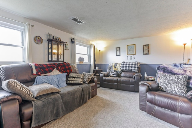 718 Bradwell Dr, Columbus, OH 43207 - carpeted living area with a textured ceiling